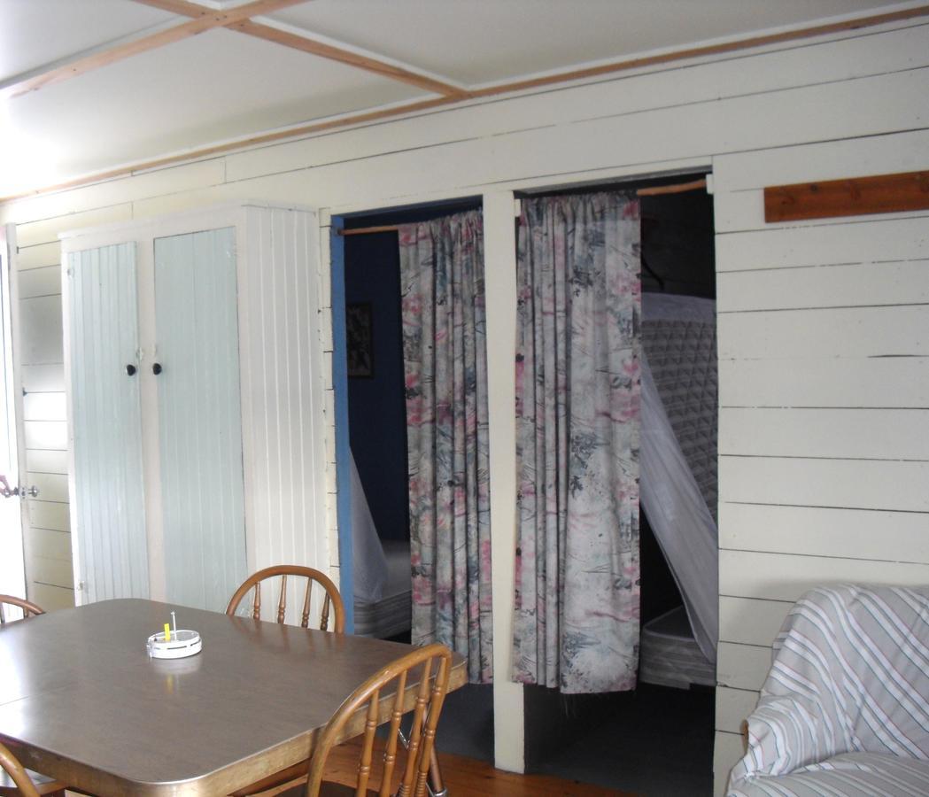 Gore Bay Lake Wolsey Cabins酒店 外观 照片